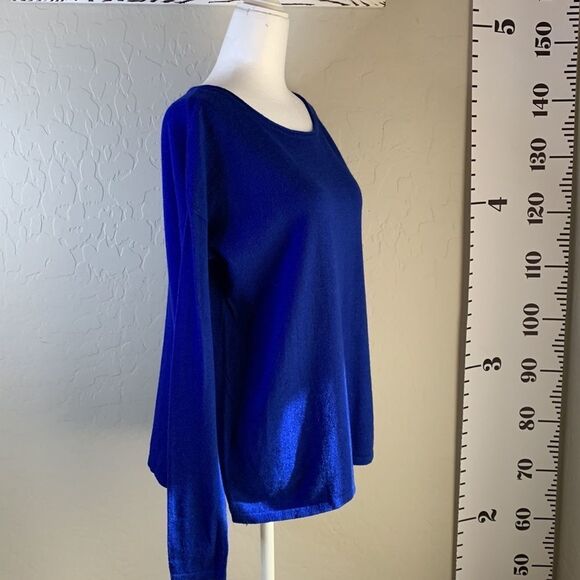 𝅺H&M long sleeve bright blue split hem sweater. Size small runs larger - Picture 5 of 10